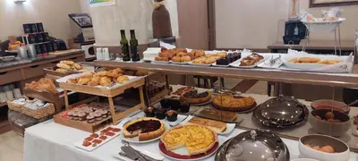 Comida en o cerca de este hotel