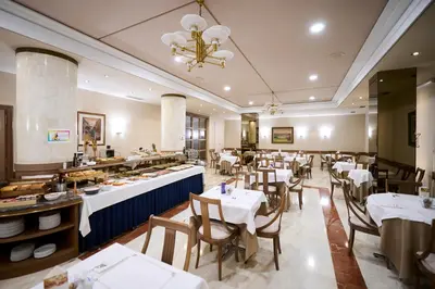 Un restaurante o sitio para comer en Hotel Albret