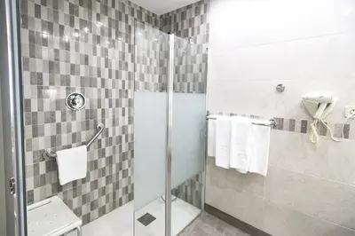Un baño de Hotel Albret