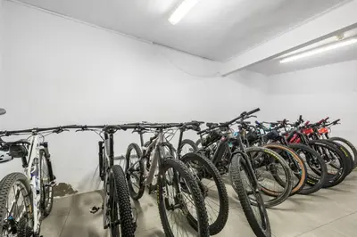 Montar en bicicleta en Riu Nere Mountain Apartments o alrededores
