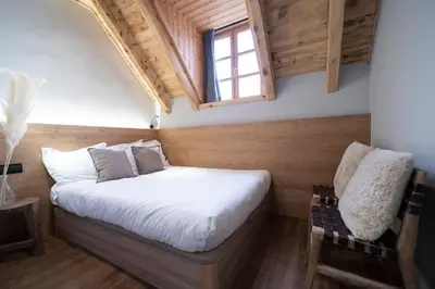 Cama o camas de una habitación en WOW views next to the ski lift!