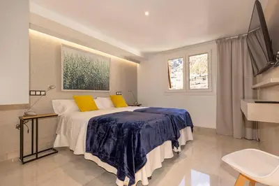 Cama o camas de una habitación en BALCON DE BENASQUE Losa Radiante Cama King Alta Gama Parking Opcional