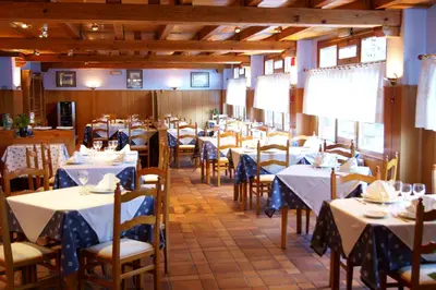 Un restaurante o sitio para comer en RVHotels Orri