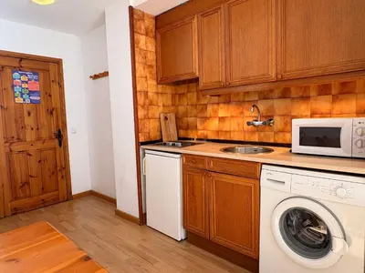Una cocina o zona de cocina en Tu rincón- Planta baja con jardín y parking - Dellui 2