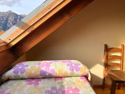 Cama o camas de una habitación en Triplex rústico, chimenea, esquí y vistas magníficas - Erta 4