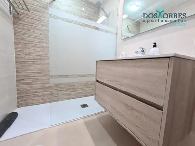 Un baño de Dos Torres Conde Aranda - Céntrico con estacionamiento Incluido