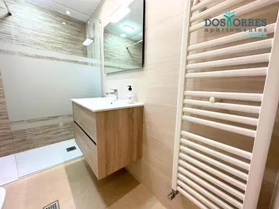 Un baño de Dos Torres Conde Aranda - Céntrico con estacionamiento Incluido