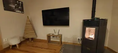 Una televisión o centro de entretenimiento en Antiga Rectoria, Aidí.