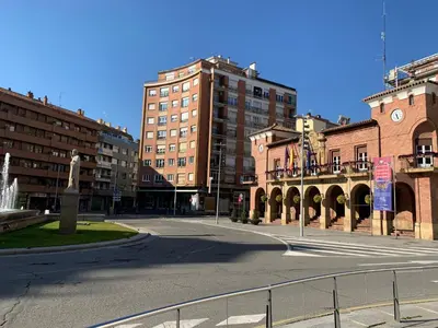 Edificio en el que se encuentra el hostal o pensión