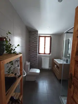 Un baño de Casa Lorente en Isuerre