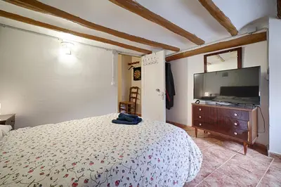 Cama o camas de una habitación en agradable casa rural con chimenea y aire acondicionado