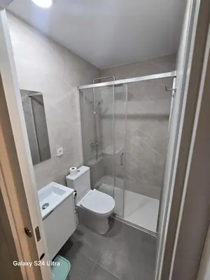 Un baño de LOS SITIOS