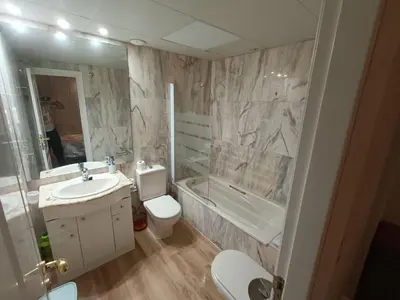 Un baño de LOS SITIOS