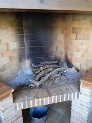 Barbacoa disponible para clientes en la casa o chalet