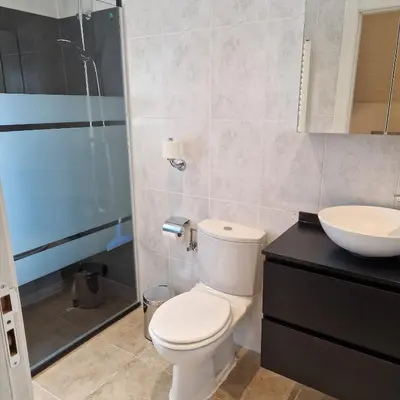 Un baño de Eth Palai