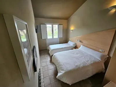 Cama o camas de una habitación en Hostal JP y Estudios