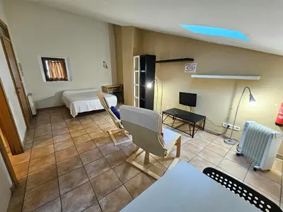 Una televisión o centro de entretenimiento en Hostal JP y Estudios