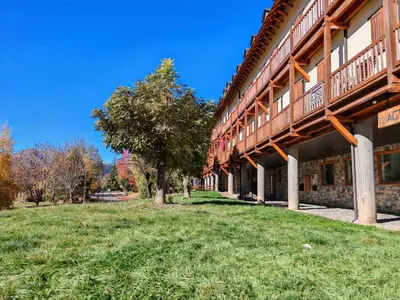 Jardín al aire libre en Práctico y rústico, perfecto para parejas - Cuc 7