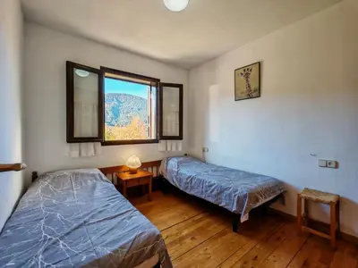 Cama o camas de una habitación en Ambiente cálido y luminoso- Confort rústico - Falcó 5