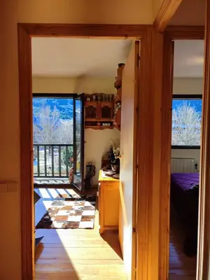 Plano de Chimenea, cama grande y vistas- Escapada romántica perfecta - Falcó 16