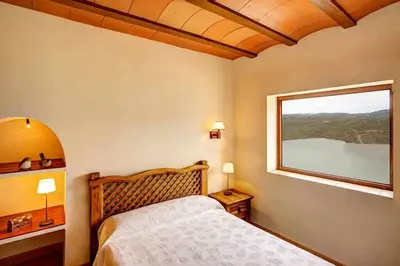 Cama o camas de una habitación en Masia Mas d'en Bosch Casa Rural Baronia de Rialb
