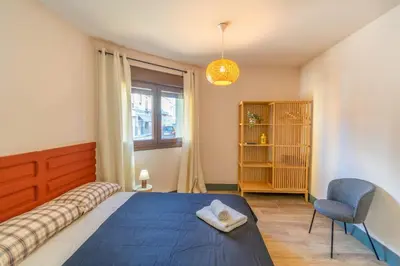 Cama o camas de una habitación en Espaciosa casa rural con amplio jardin y barbacoa
