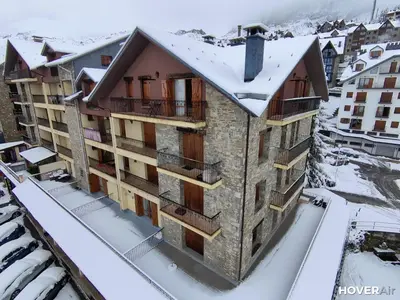 Montesqui Formigal, exclusivo ático con vistas a pistas, guardaesquis y garaje en invierno