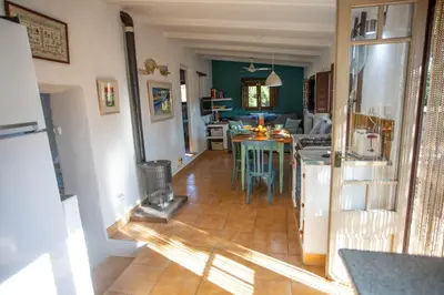 Zona de estar de Wonderful comfortable finca in the Burga valley