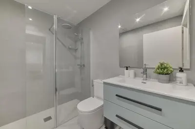 Un baño de Apartamentos Pamplona Confort by Clabao