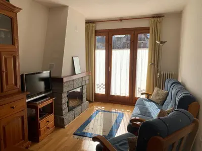 Una televisión o centro de entretenimiento en La Granja Benasque