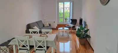 Zona de estar de Erdizka, céntrico apartamento turístico con la mejor vista Plaza de los Fueros