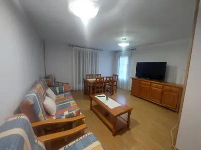 Una televisión o centro de entretenimiento en El Mirador Bielsa