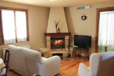 Una televisión o centro de entretenimiento en Casa Rural Anie