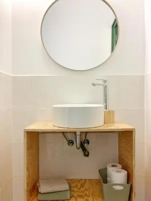 Un baño de Les Cases del Moliner