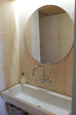 Un baño de Les Cases del Moliner