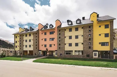 Edificio en el que se encuentra la habitación en casa particular