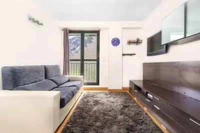 Una televisión o centro de entretenimiento en Riglos de Candanchú