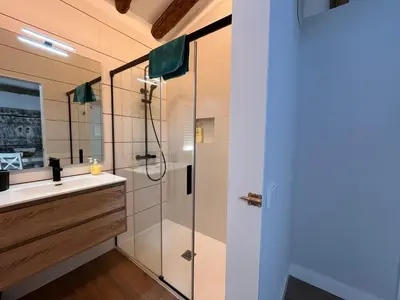 Un baño de 18 Torres Estébanes