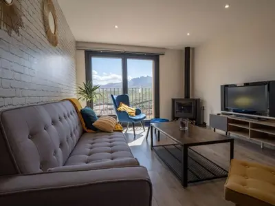 Una televisión o centro de entretenimiento en Casa Rural El Moradel Añon