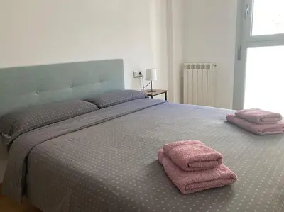 Cama o camas de una habitación en Apartamento MEDIODIA - Parking incluido, céntrico y tranquilo