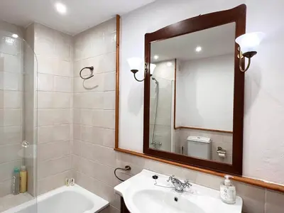Un baño de Apartament La Noguera - L'Amfitriona