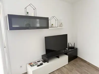Una televisión o centro de entretenimiento en Apartamento del Puente